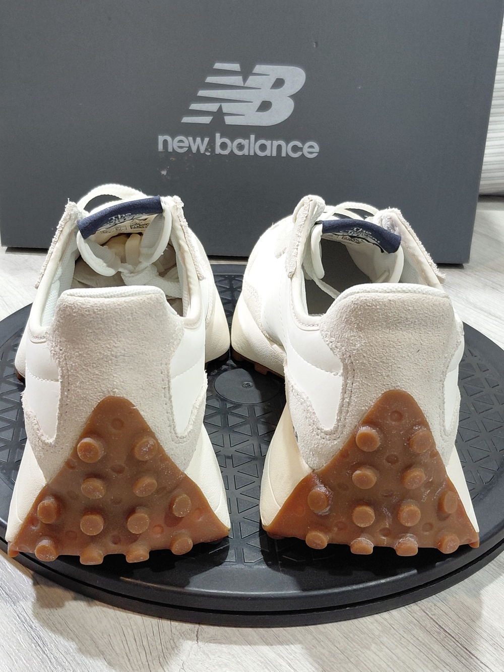 New Balance Womens 327 Vintage 70's  Design Moonbeam - Outerspace White Navy 7.5 - Picture 4 of 16